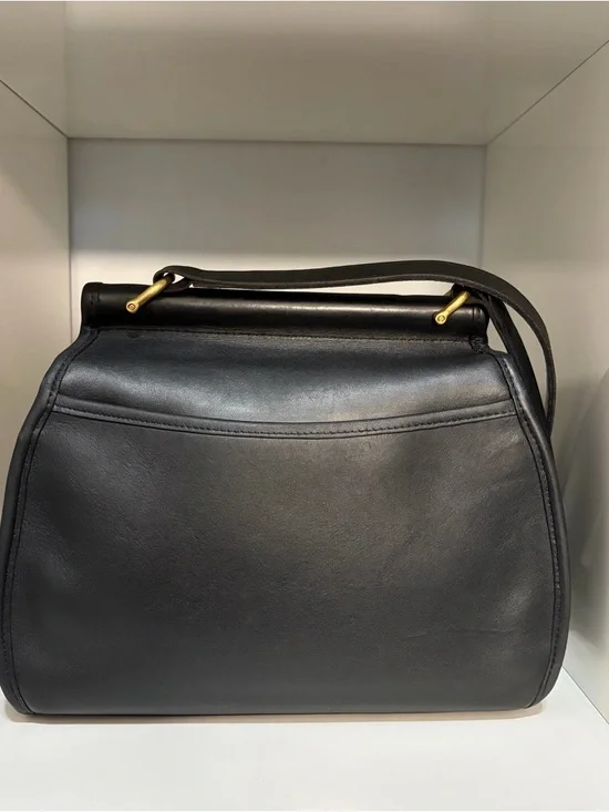 Vintage Coach Logan Bag (#9907) Black Leather Crossbody with Brass Turnlock - Picture 2 of 15